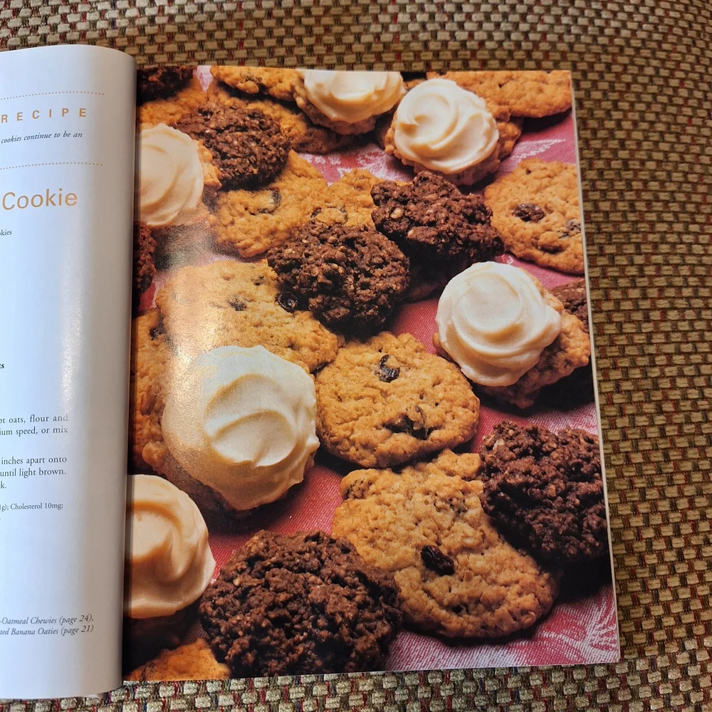 Betty Crocker's Cookie Book Copyright 1998 More Than 250 Recipes